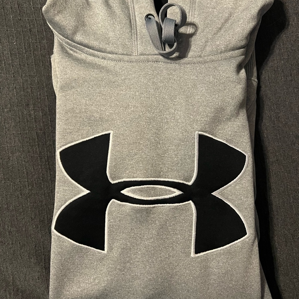 NEW ! UA Hoodie! Size M